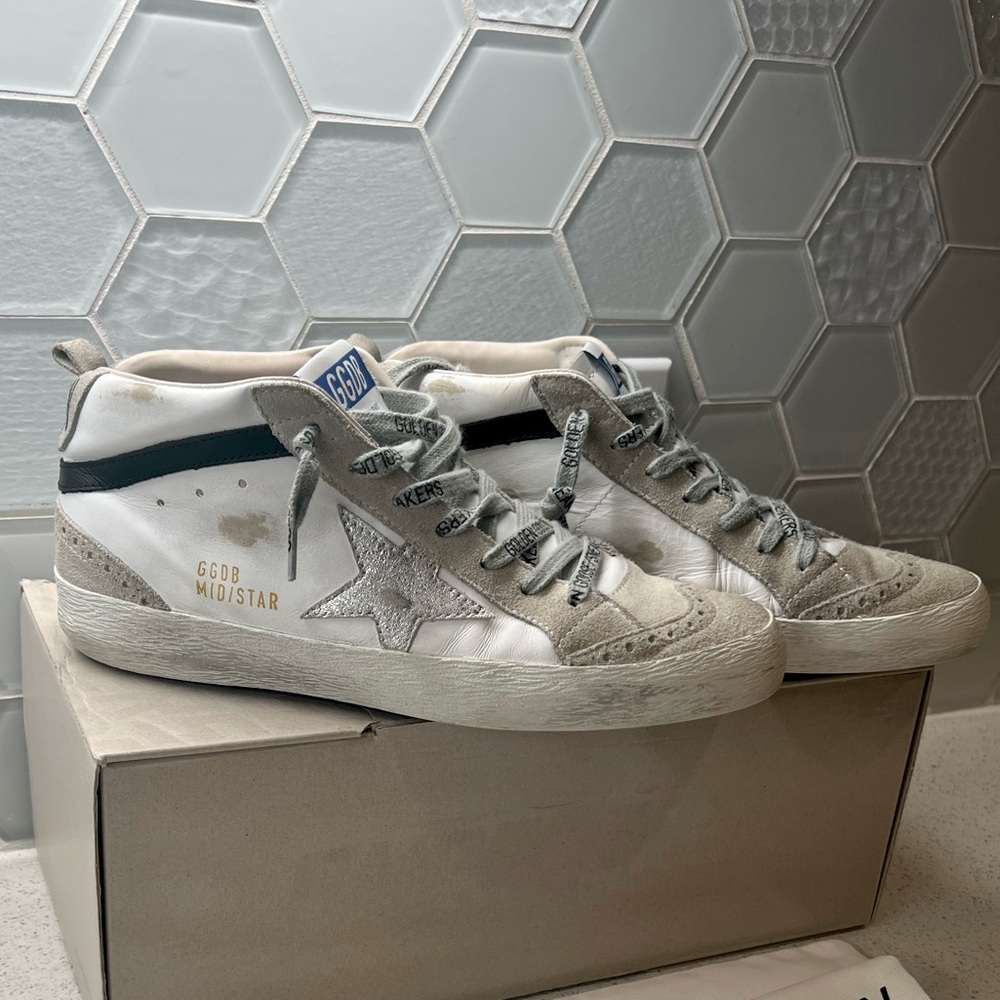 SOLD/Trade ⭐️ Golden Goose Mid Stars White, Black, Silver